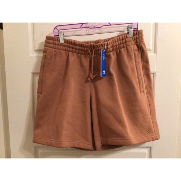NWT Adidas Sportswear ALL‎ SZN Women's Fleece Shorts Active Beige HT3837 SIZE L - Picture 1 of 2